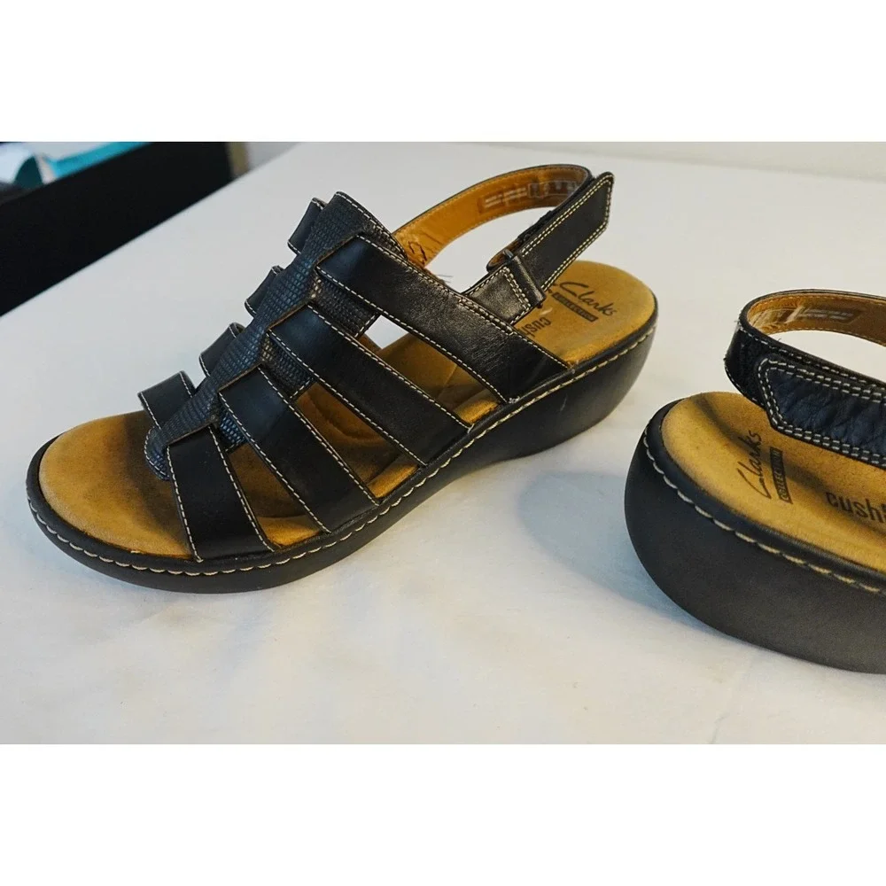 Clarks Artisan Womens 9.5  Black Leather Wedge‎ Sandals Cushion Delana Maloren